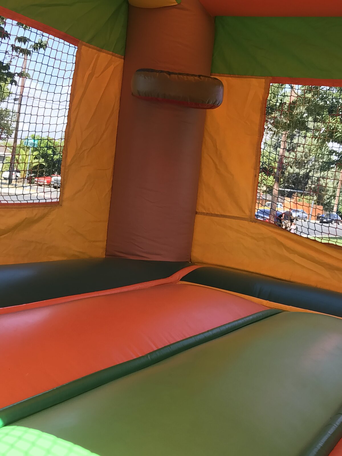2n1 palm tree combo bounce house rental in San Diego, close interior detail of the cushioned corner column and orange mesh netting